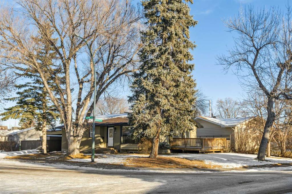 6003 Lacombe Way SW, Calgary, Alberta, T3E 5T4
