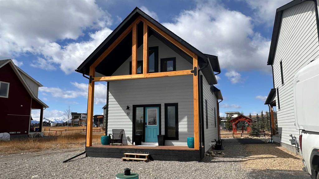 17 Cottageclub Lane, Rural Rocky View County, Alberta, T4C 1B1