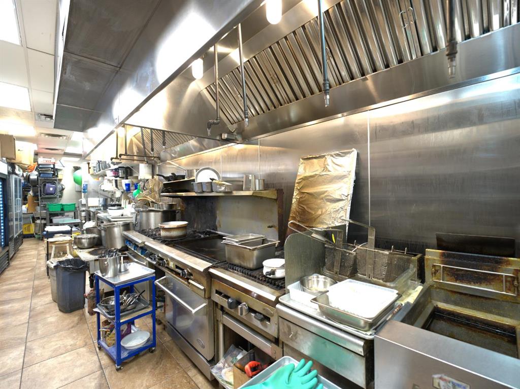 888 Vietnamese Restaurant, Calgary, Alberta, T2E 2S3