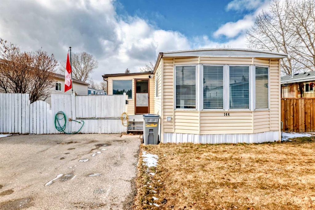 #144 6724 17 Avenue SE, Calgary, Alberta, T2A 0W5