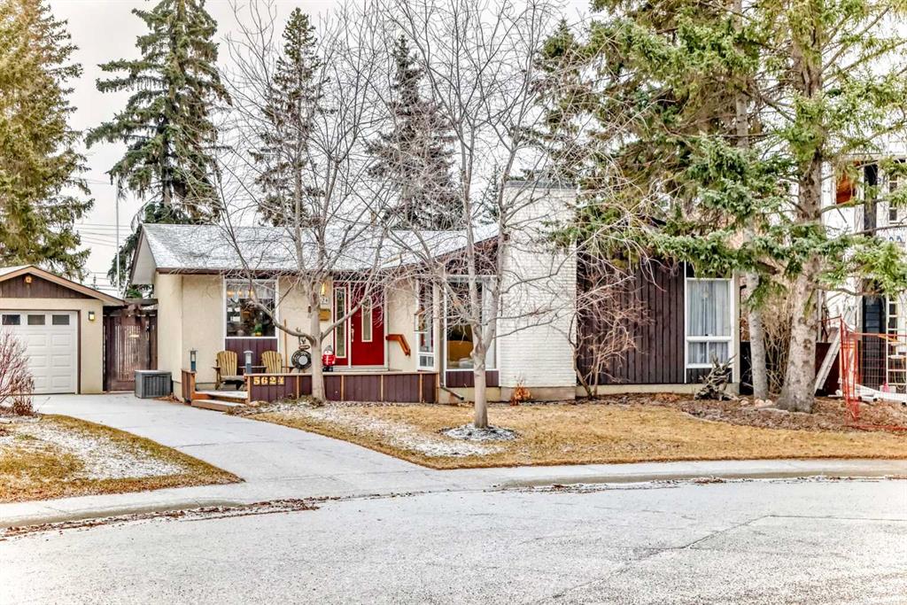 5624 Ladbrooke Drive SW, Calgary, Alberta, T3E 5X8
