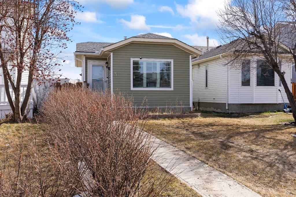 31 Martinridge Place NE, Calgary, Alberta, T3J 3B8