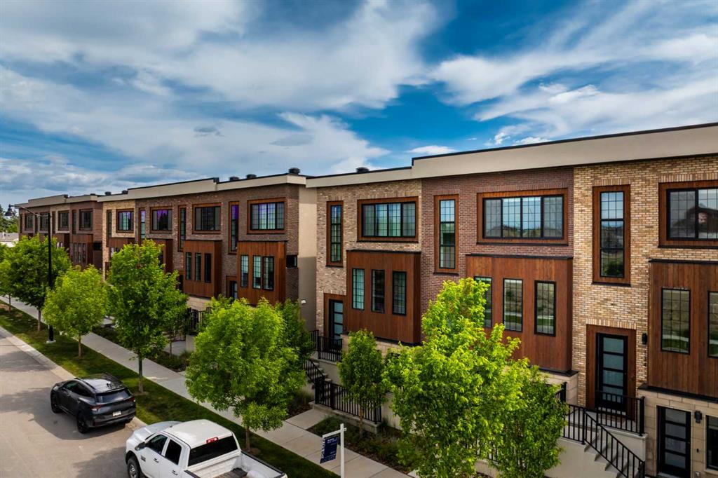 136 Greenbriar Way NW, Calgary, Alberta, T3B 6J1