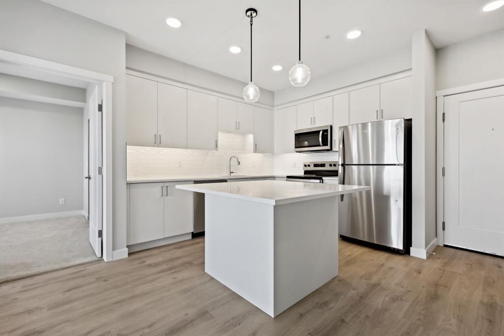 #104 660 Shawnee Square SW, Calgary, Alberta, T2Y2N6