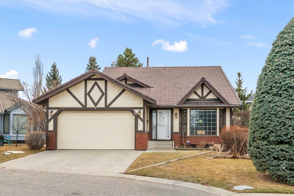 12 Strathaven Mews SW, Calgary, Alberta, T3H 2G2