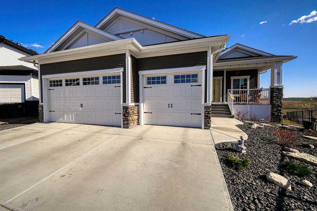 9 Bishop Circle, Carstairs, Alberta, T0M 0N0
