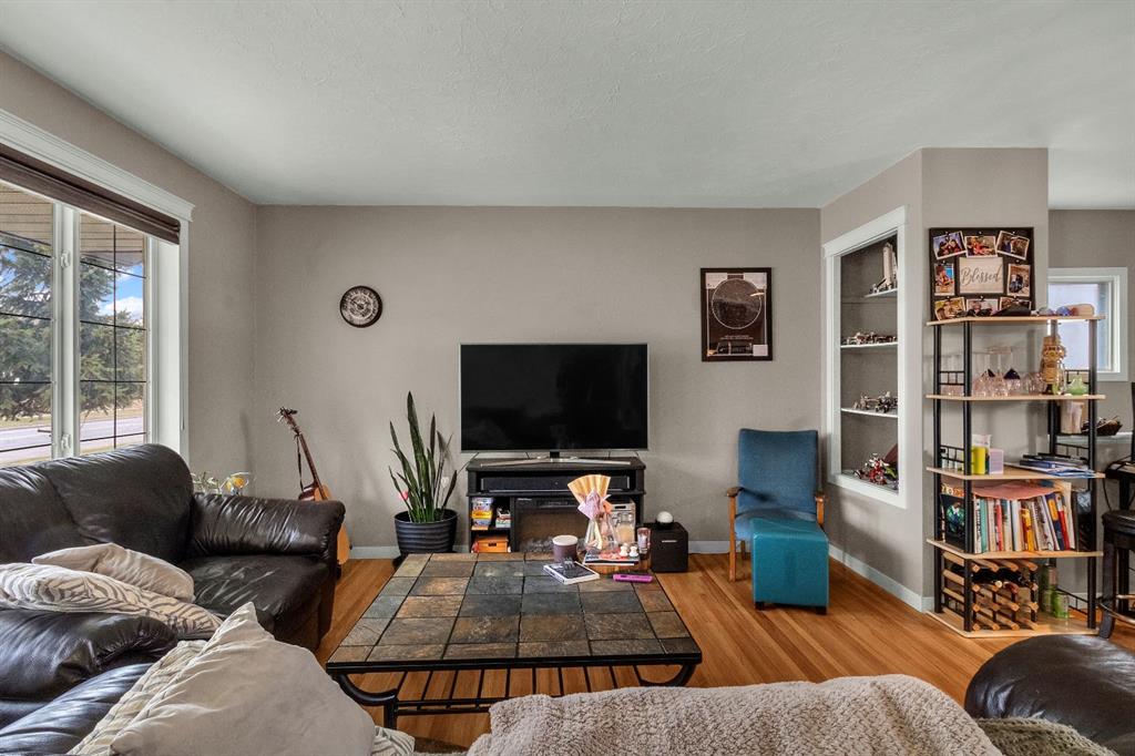 284 Acadia Drive SE, Calgary, Alberta, T2J 0A7
