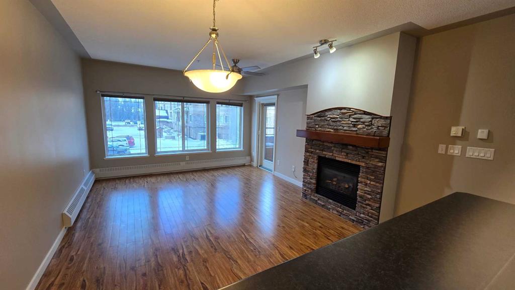 #240 20 Discovery Ridge Close SW, Calgary, Alberta, t3h 5×4