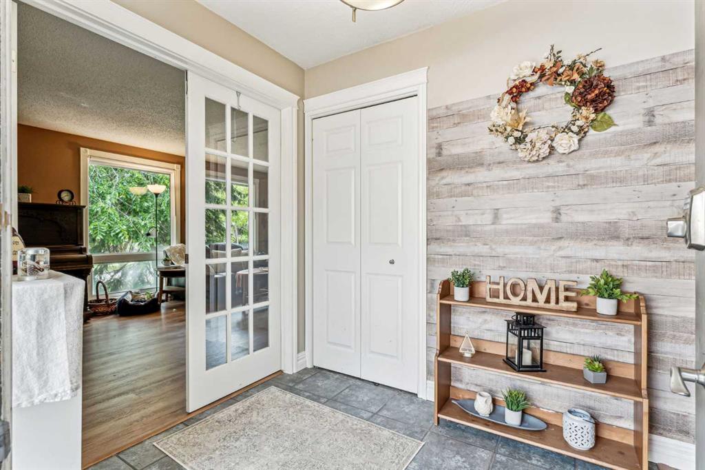 220 72 Avenue NE, Calgary, Alberta, T2K 0N9