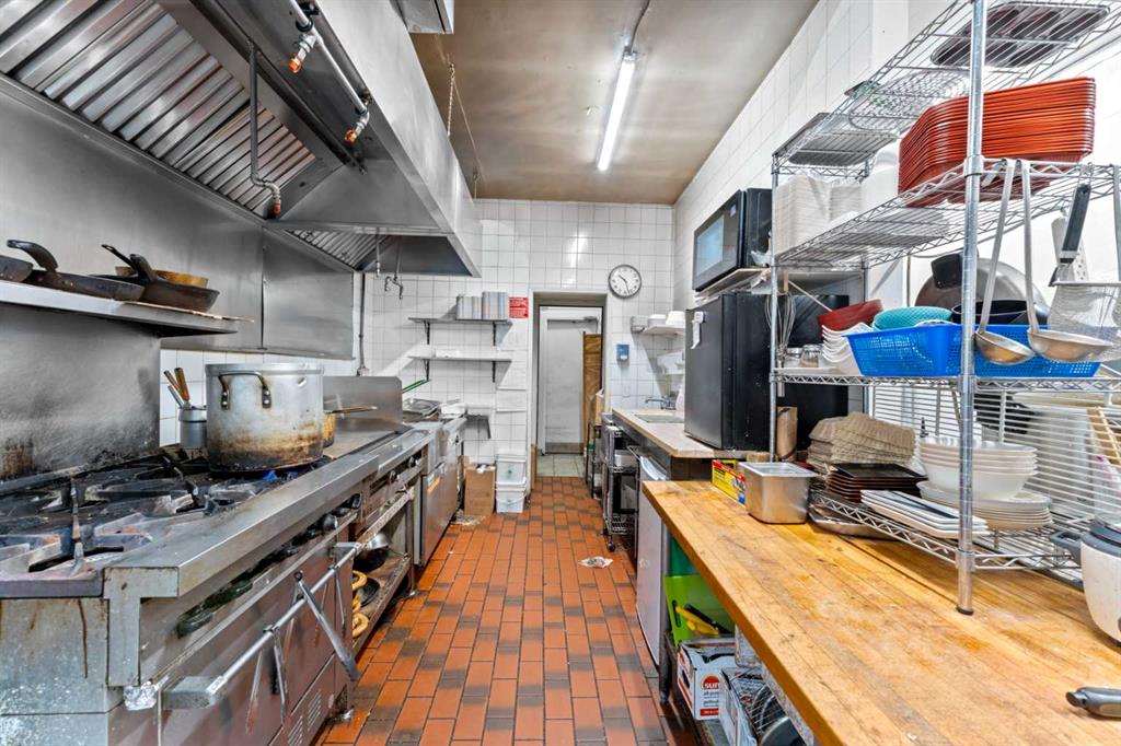 17 Ave & 14 ST Restaurant Avenue, Calgary, Alberta, T3C 1E2