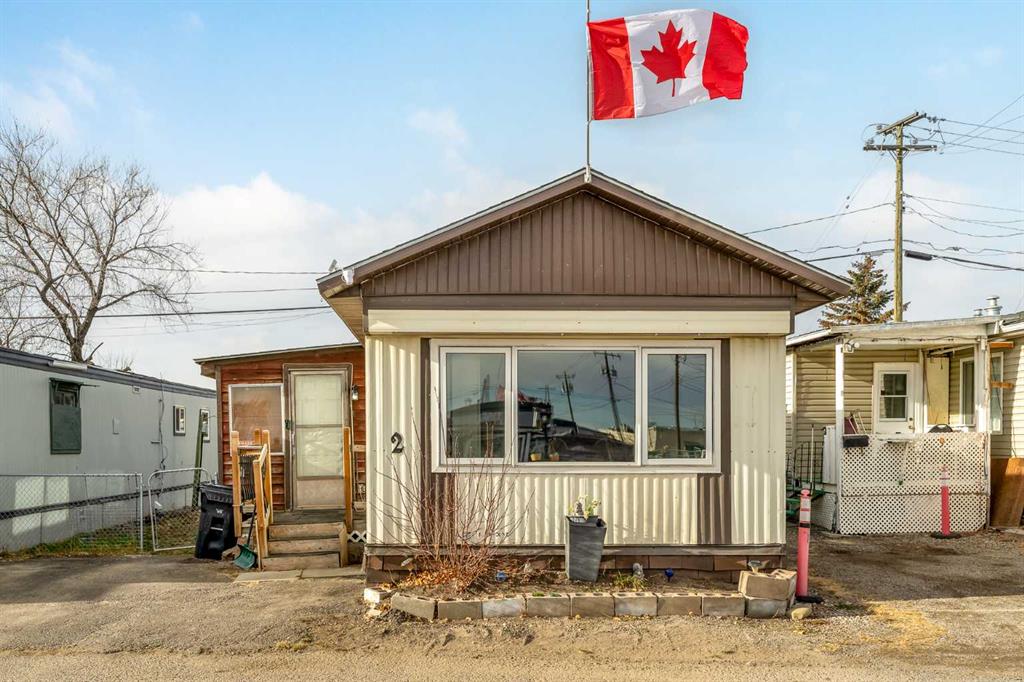 #2 2106 50 Street SE, Calgary, Alberta, T2B 1A7
