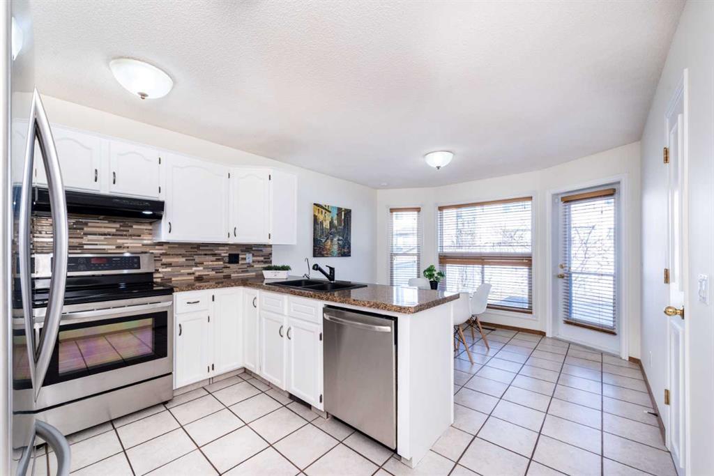 251 Douglas Woods Drive SE, Calgary, Alberta, T2Z 2E8