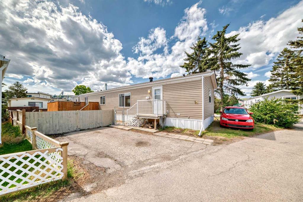 #95 3223 83 Street NW, Calgary, Alberta, T3B 5M9