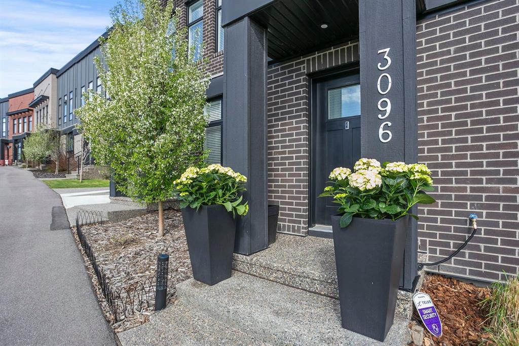 3096 85 Street SW, Calgary, Alberta, T3H 6C7