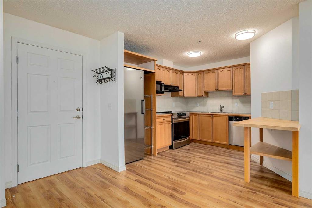 #301 128 Centre Avenue, Cochrane, Alberta, T4C1Z4