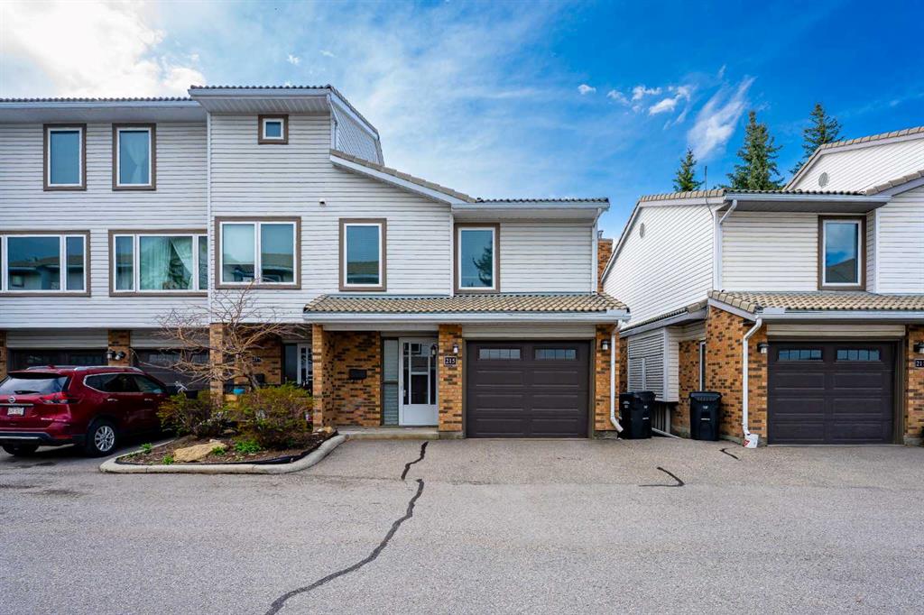 215 Coachway Lane SW, Calgary, Alberta, T3H 2V9