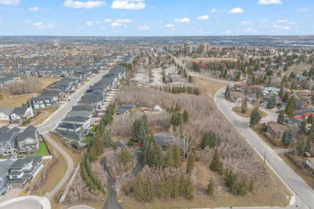 7010 11 Avenue SW, Calgary, Alberta, T3H 4B4