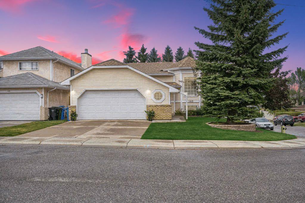 163 Sandringham Close NW, Calgary, Alberta, T3K 3W9