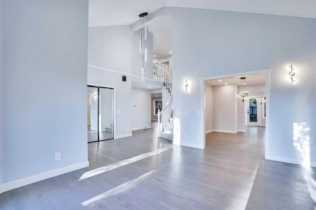 194 Woodbriar Circle SW, Calgary, Alberta, T2W 6A7