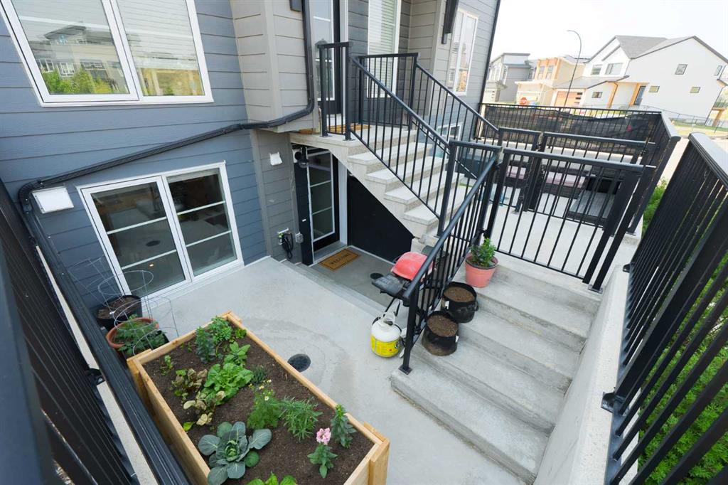 #104 260 Rowley Way NW, Calgary, Alberta, T3L 0H5