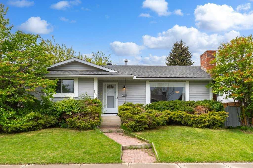 131 Bracewood Road SW, Calgary, Alberta, T2W 3B9