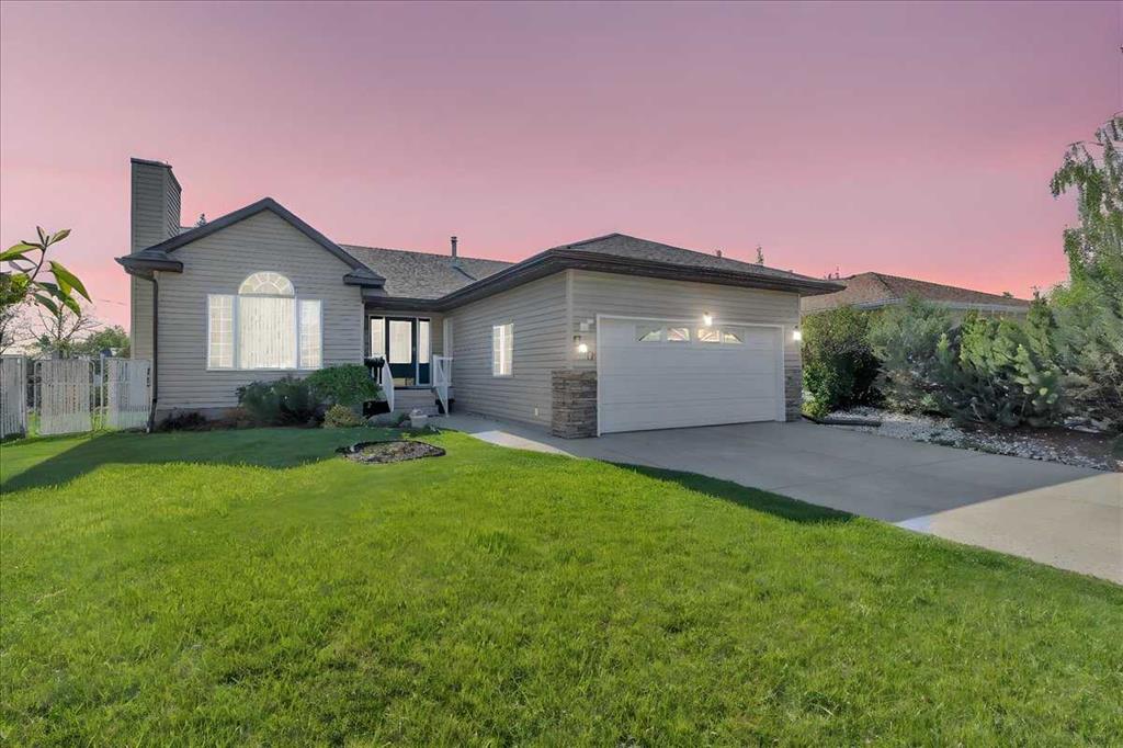 107 Monica Bay, Carstairs, Alberta, T0M 0N0