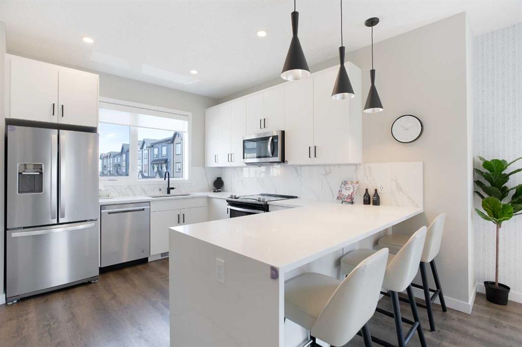 896 Belmont Drive SW, Calgary, Alberta, T2X 0C6