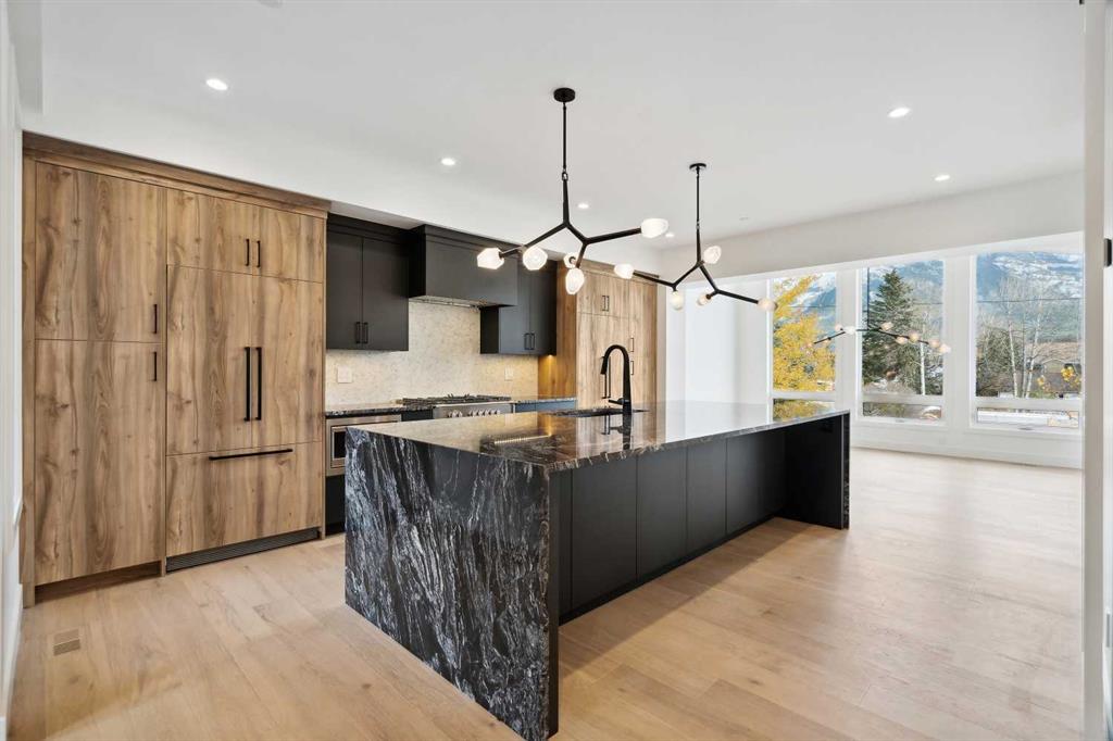 512 8th Avenue, Canmore, Alberta, T1W 2E3
