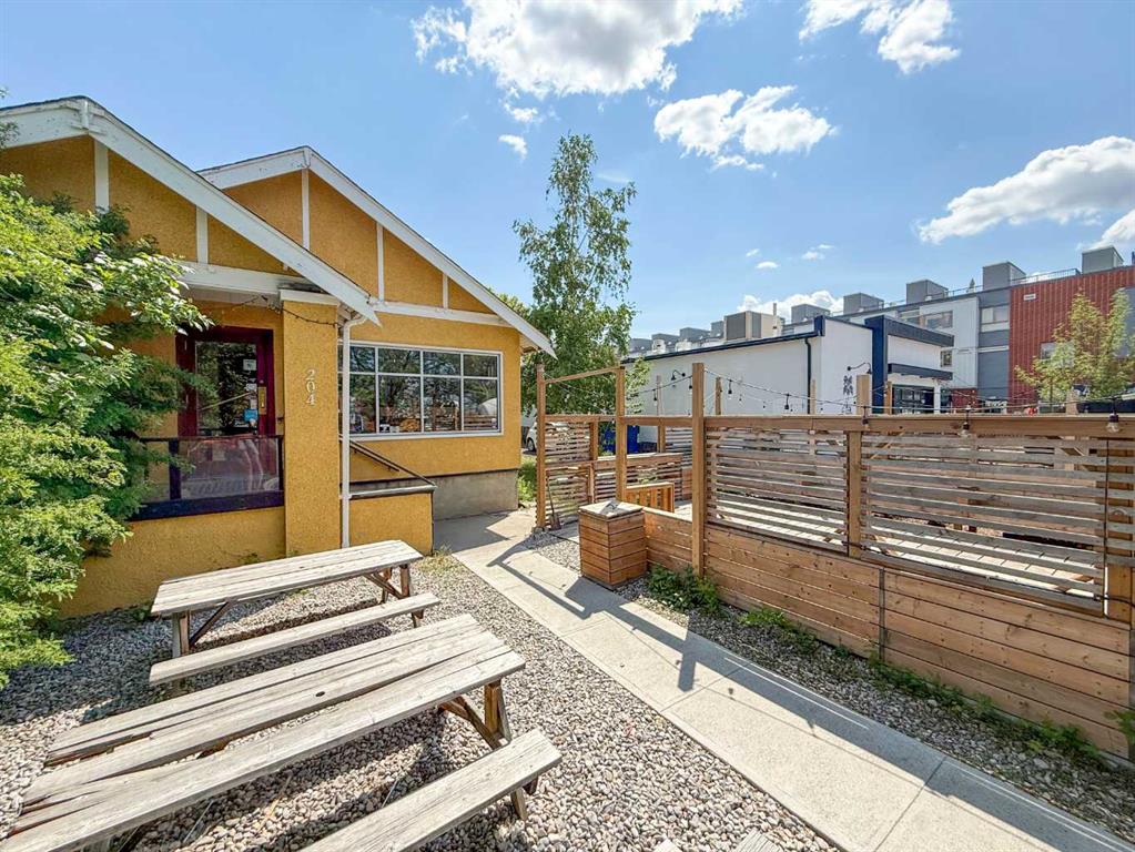 204 7A Street NE, Calgary, Alberta, T2E 4E8