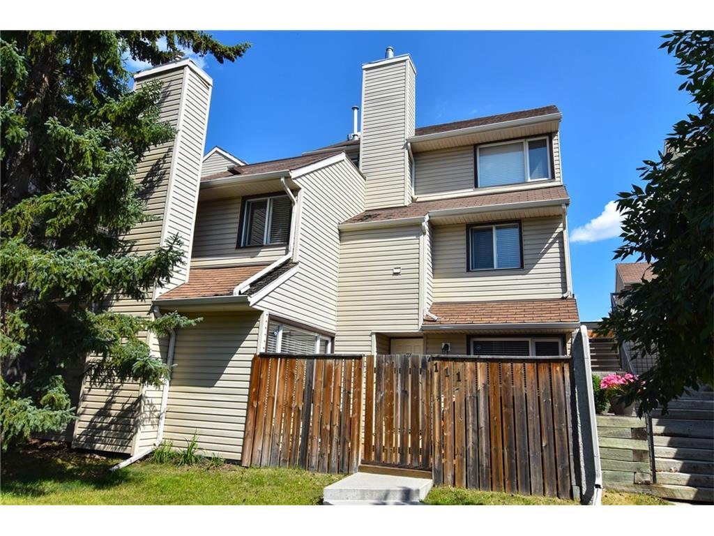 #111 25 Glamis Green SW, Calgary, Alberta, T3E 6T9