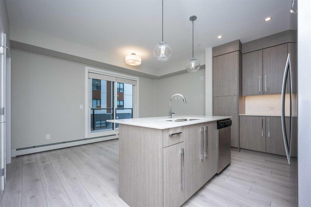 #217 383 Smith Street NW, Calgary, Alberta, T3B6J9