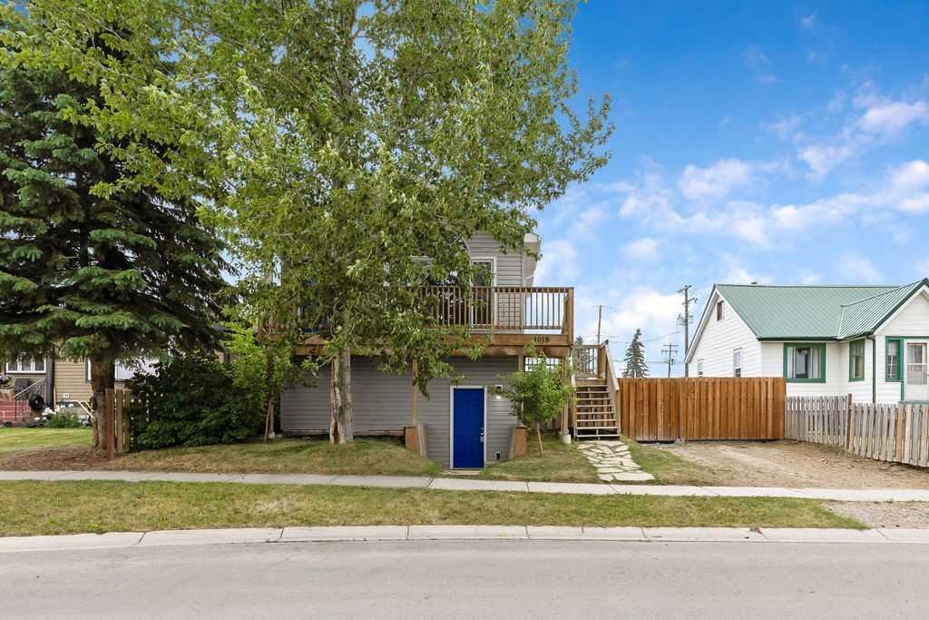 #A and B 1018 Smith Avenue, Crossfield, Alberta, T0M 0S0