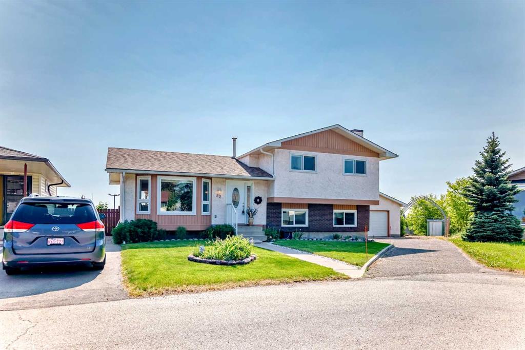 32 Radcliffe Bay SE, Calgary, Alberta, T2A 6B3