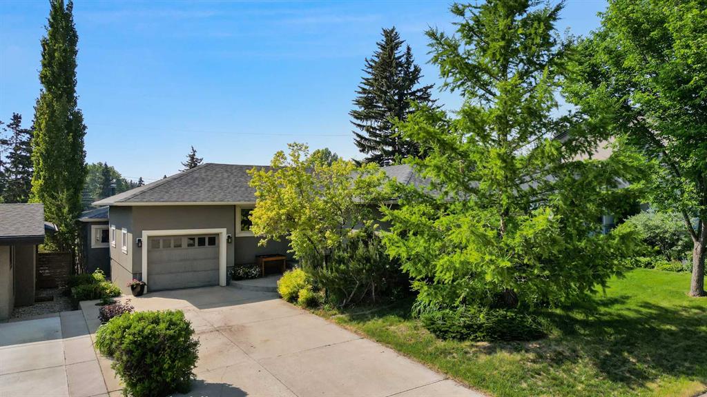 21 Columbia Place NW, Calgary, Alberta, T2L 0R4