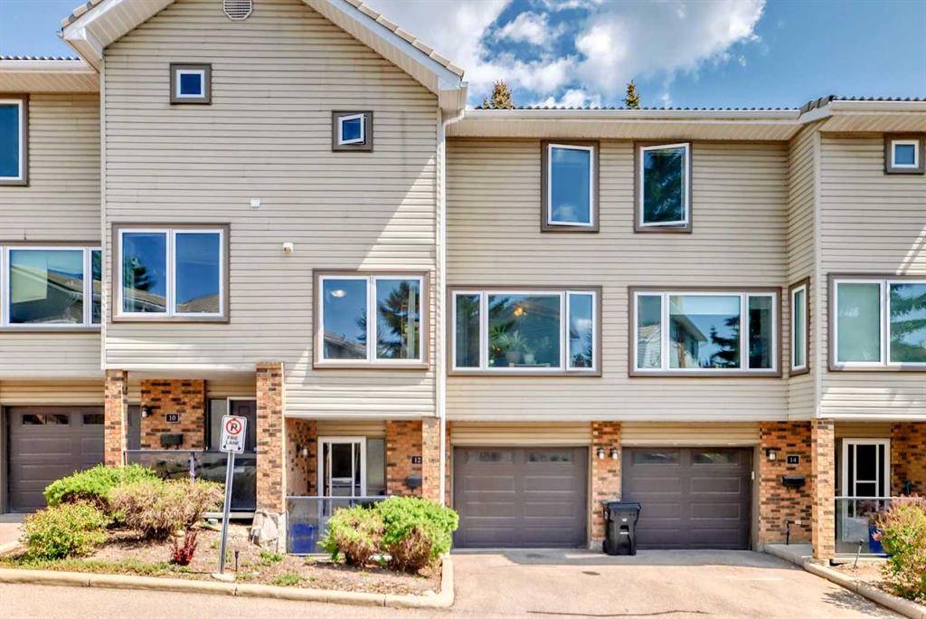 12 Coachway Gardens SW, Calgary, Alberta, T3H 2V9