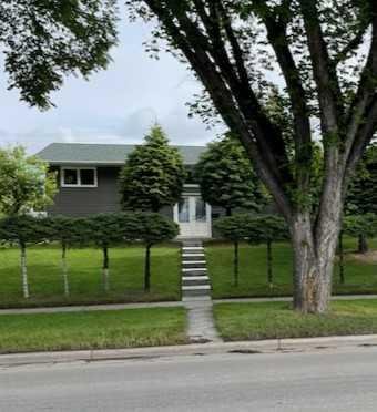 4928 40 Avenue NW, Calgary, Alberta, T3A 0X2