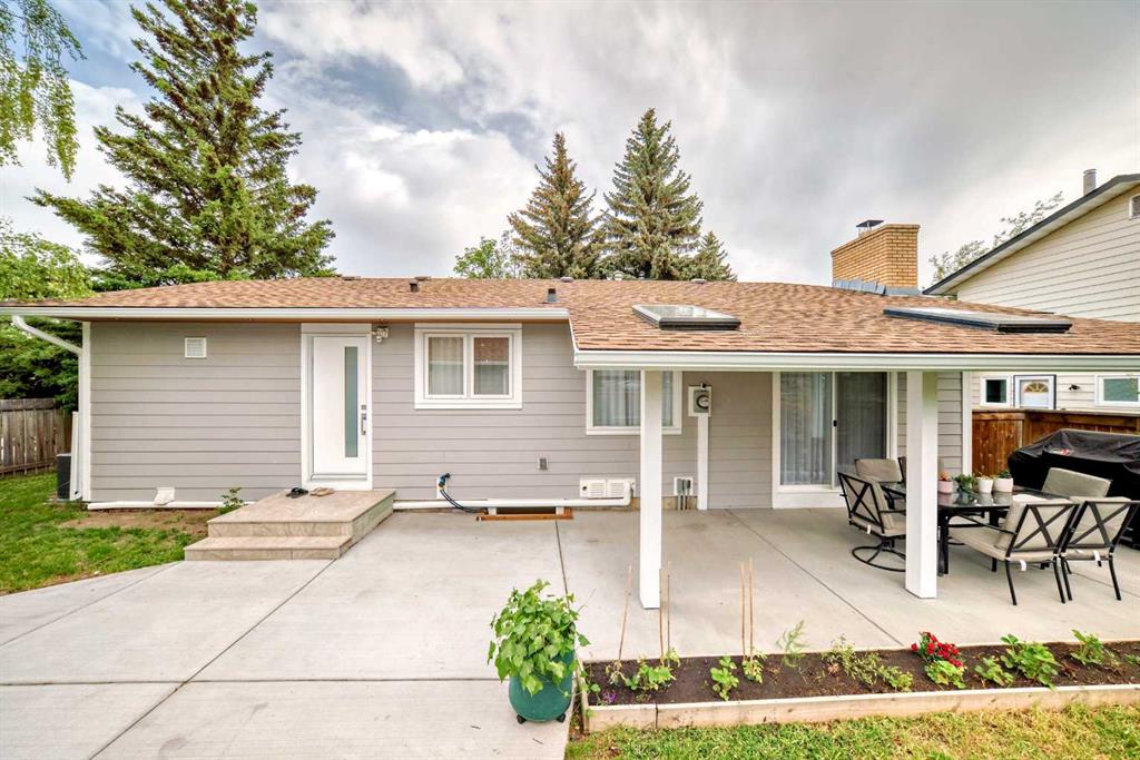 16 Brookpark Crescent SW, Calgary, Alberta, T2W 2W5