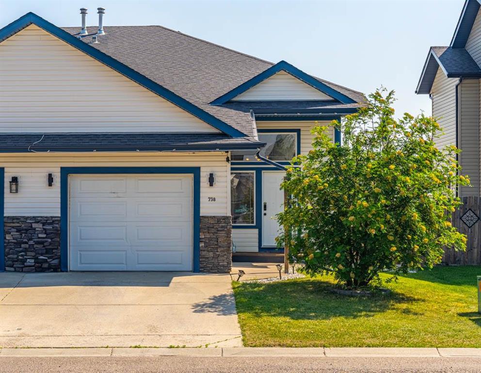 738 Carriage Lane Drive, Carstairs, Alberta, T0M 0N0