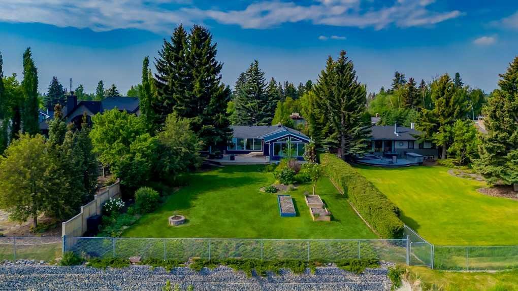 54 Wildwood Drive SW, Calgary, Alberta, T3C 3C5