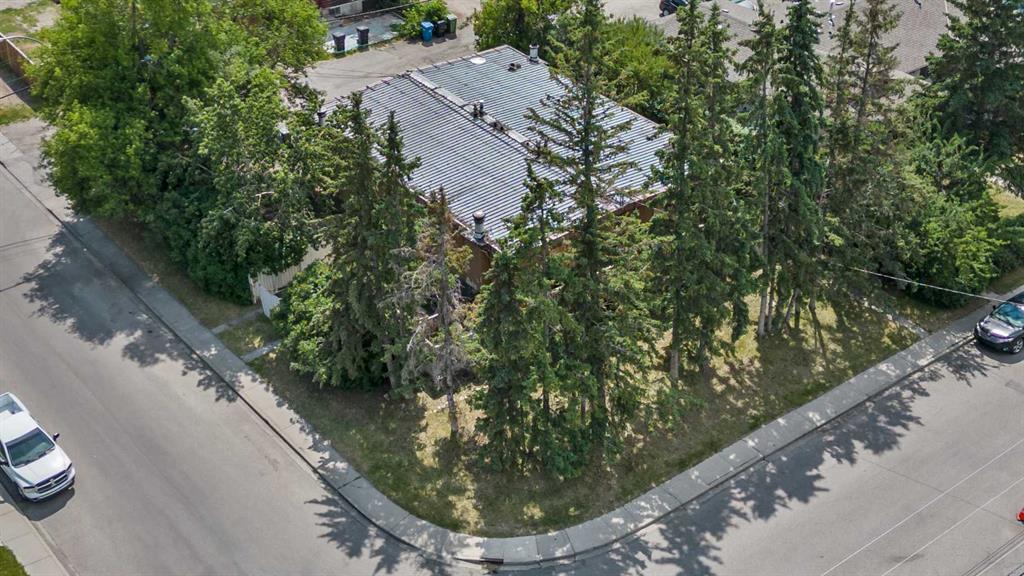 7703 41 Avenue NW, Calgary, Alberta, T3B 1X7
