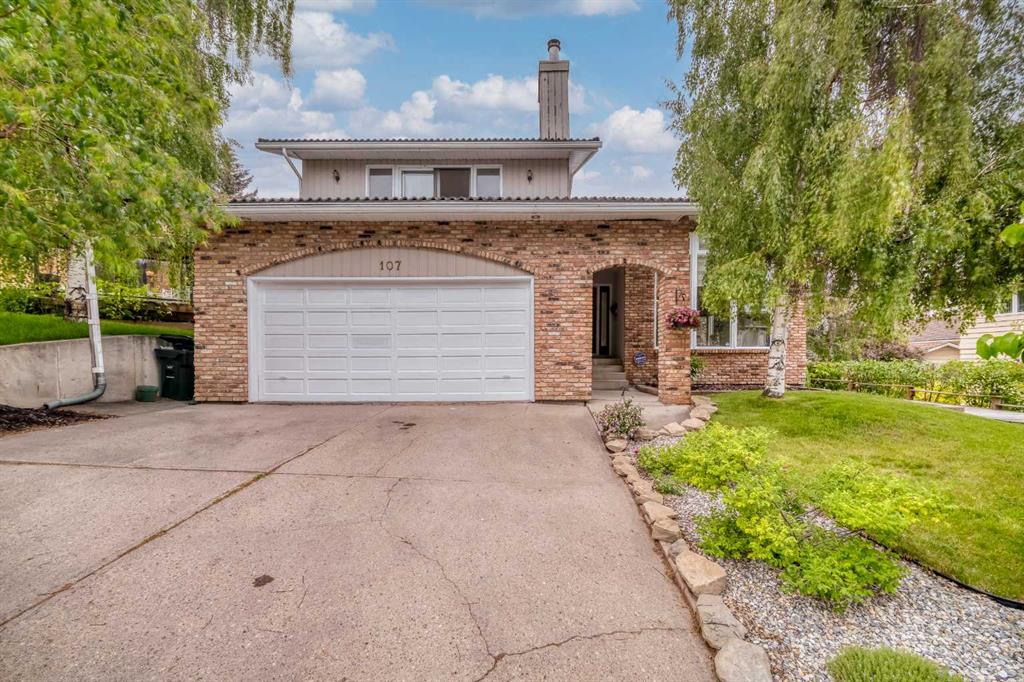 107 Edgehill Court NW, Calgary, Alberta, T3A 2X3