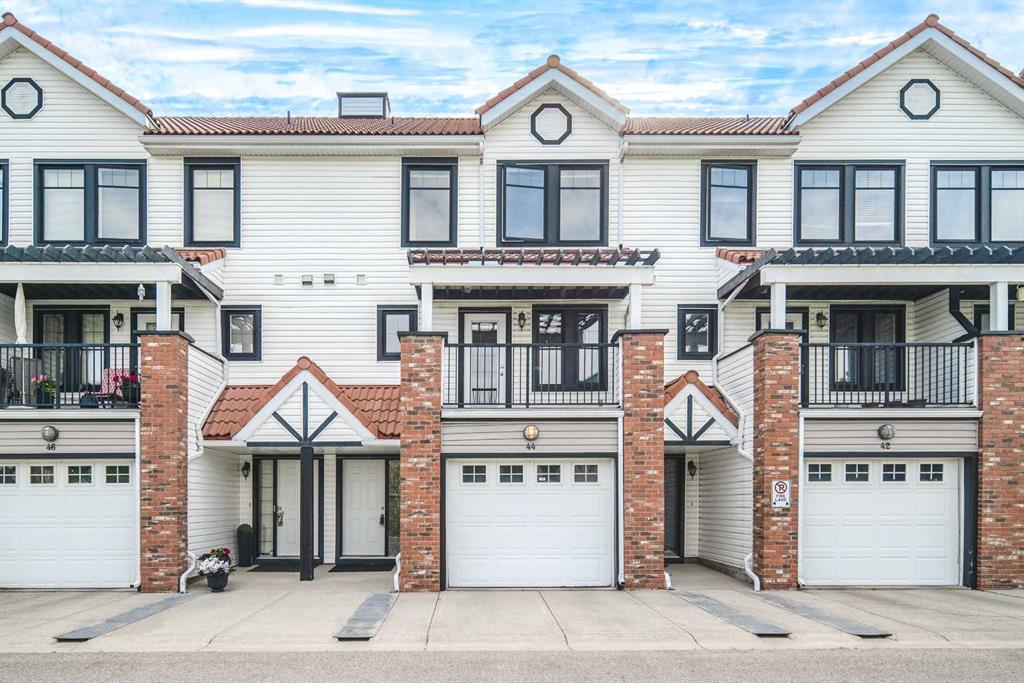44 Royal Oak Lane NW, Calgary, Alberta, T3G 6B4