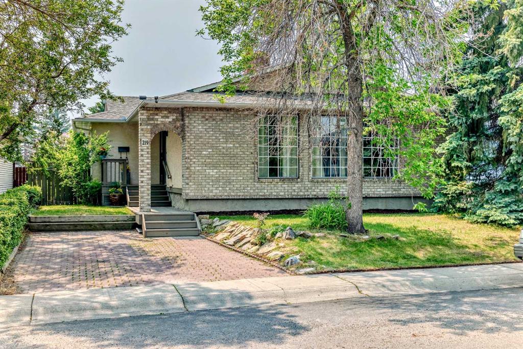 219 Rundleridge Way NE, Calgary, Alberta, T1Y 2J8