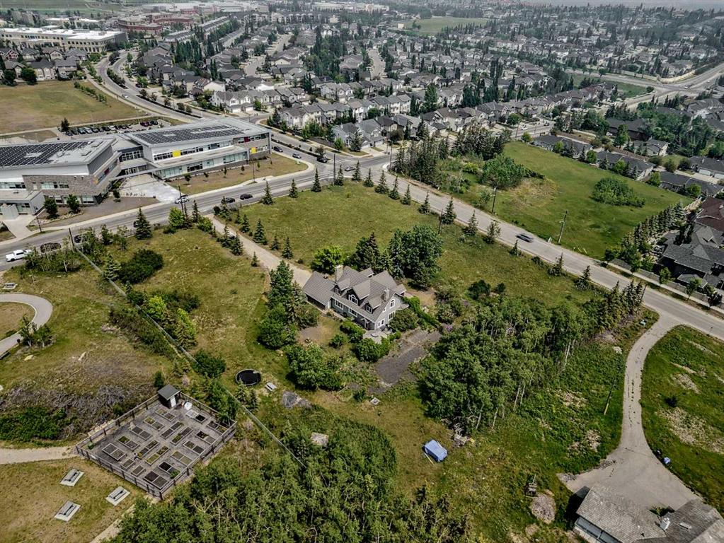 9 Elveden Drive SW, Calgary, Alberta, T3C 3N9