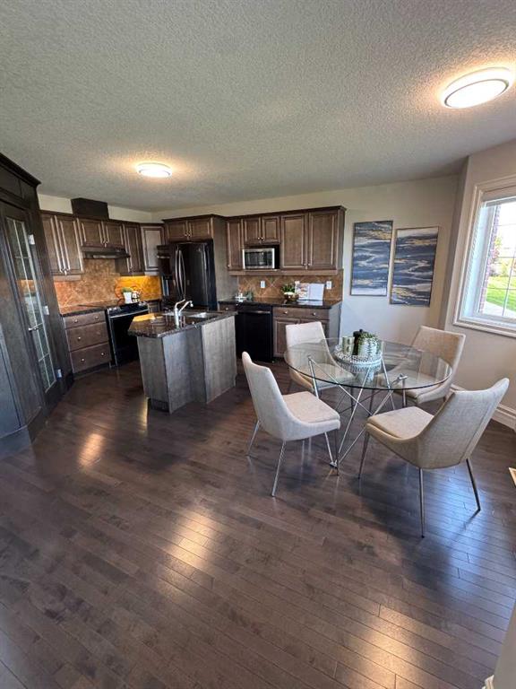43 PROMINENCE Path SW, Calgary, Alberta, T3H 2W7