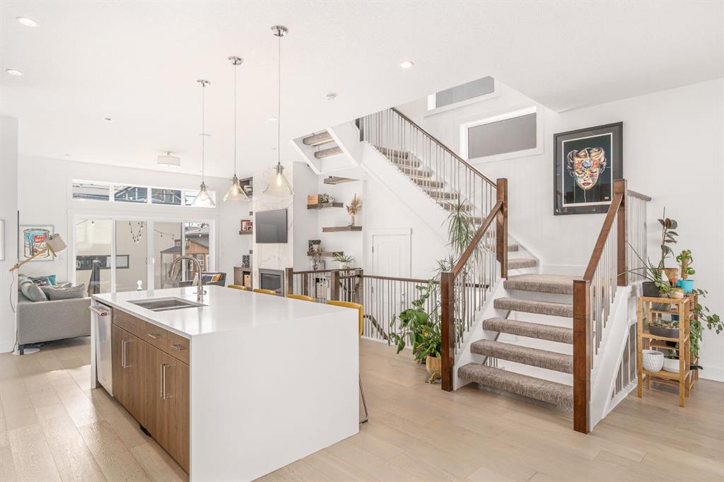 3032 37 Street SW, Calgary, Alberta, T3E 3B6