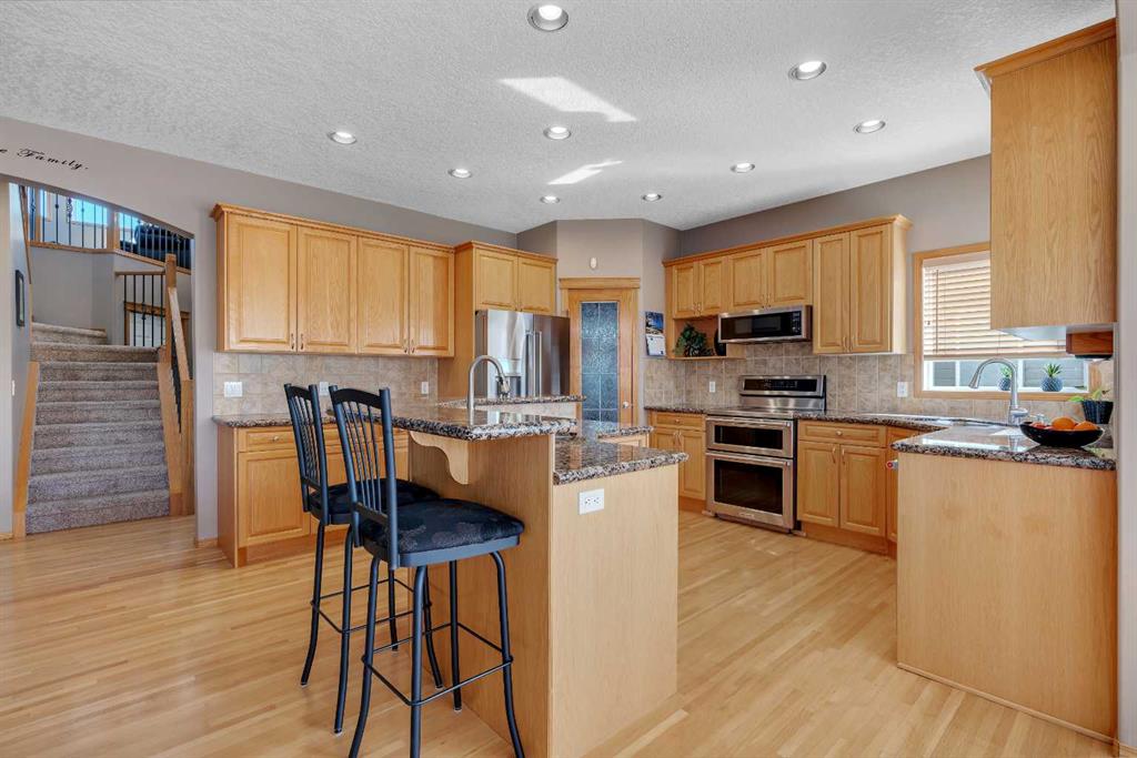 226 Royal Abbey Court NW, Calgary, Alberta, T3G 4Y4