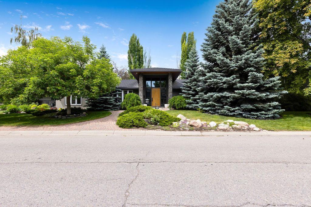 35 Eagle Ridge Drive SW, Calgary, Alberta, T2V2V5