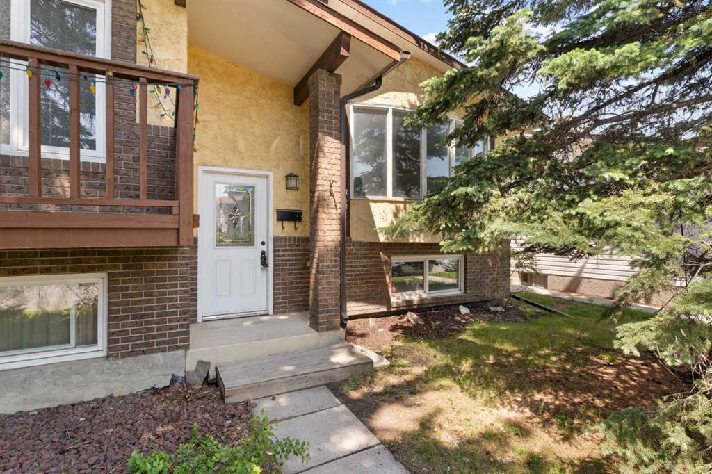 3631 Cedarille Drive SW, Calgary, Alberta, T2W 3J5