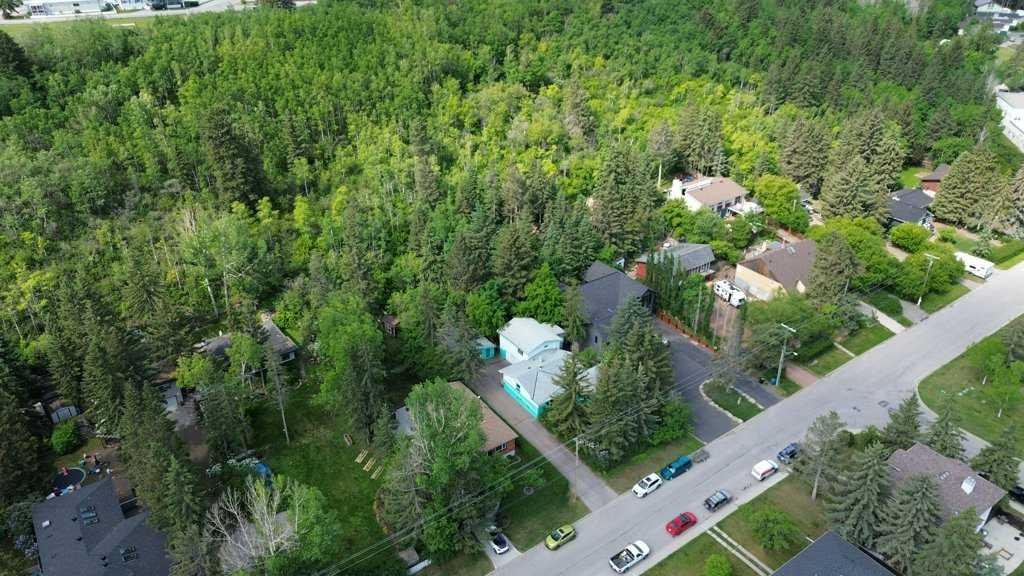 8951 33 Avenue NW, Calgary, Alberta, T3B 1M2